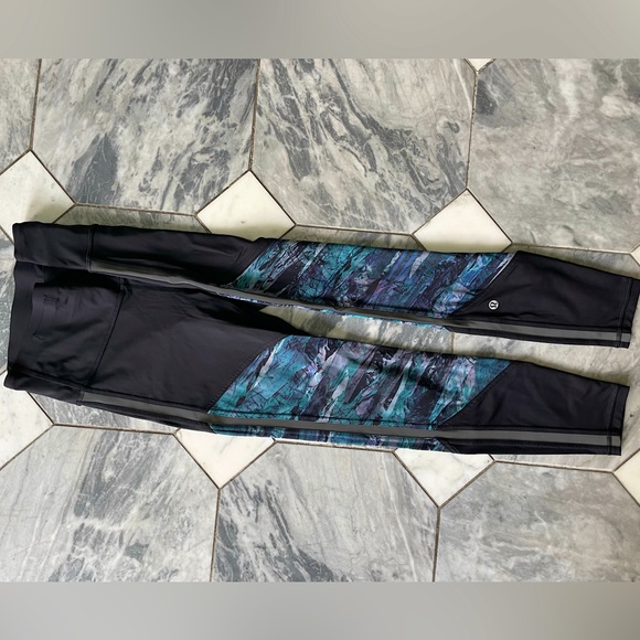 Lululemon Run to Reset Tight - Picture 3 of 3